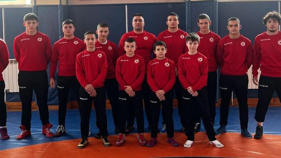Младите борци на ЦСКА на лагер и турнир във Франция