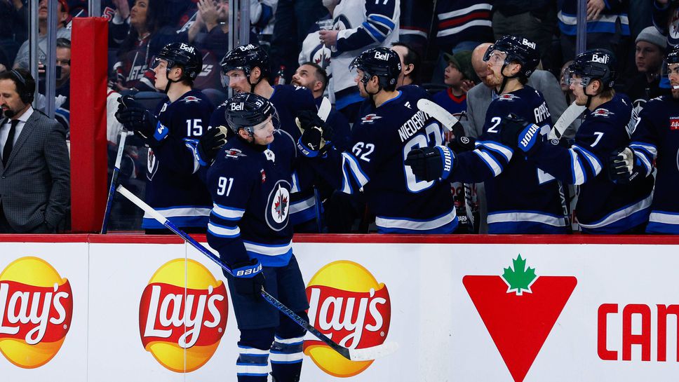 Коул Перфети записа първи хеттрик в кариерата си, а Уинипег се наложи над Юта