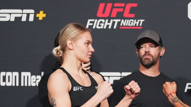 Рускинята, която удари треньора си, бе освободена от UFC