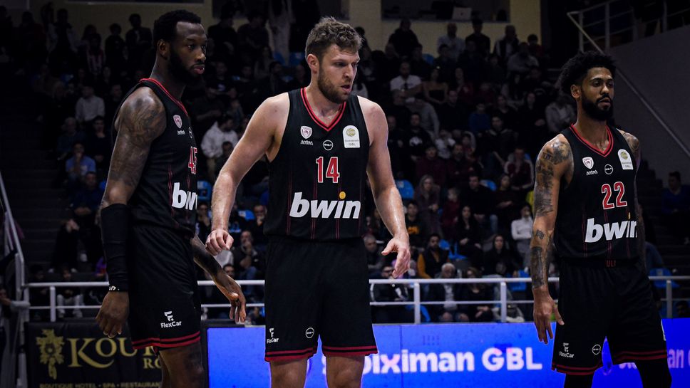 Олимпиакос записа 15 а победа в първенството на Гърция и