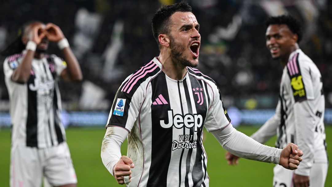 Ювентус и Спалети подчиниха Наполи и Конте, доближавайки се до шампиона