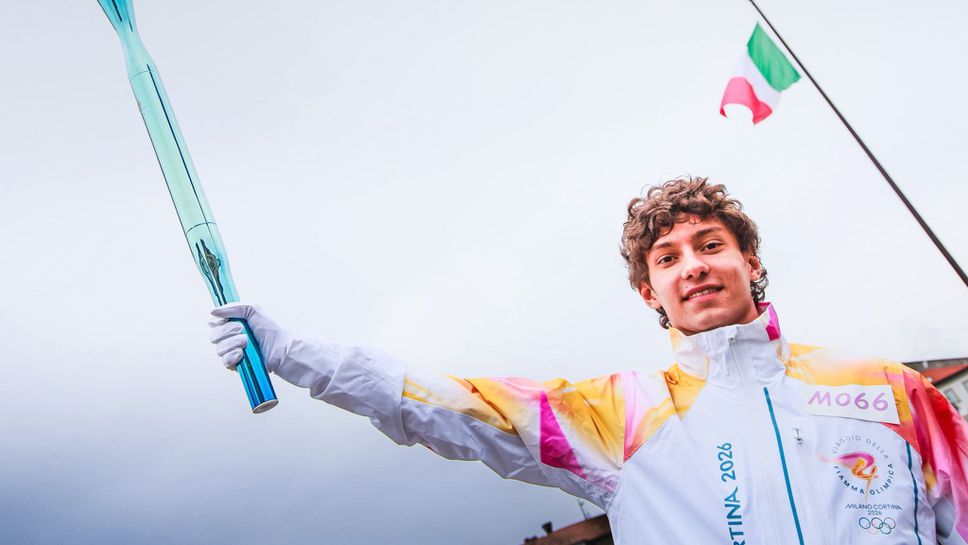 Пилотът на Мерцедес Андреа Кими Антонели стана поредният представител на