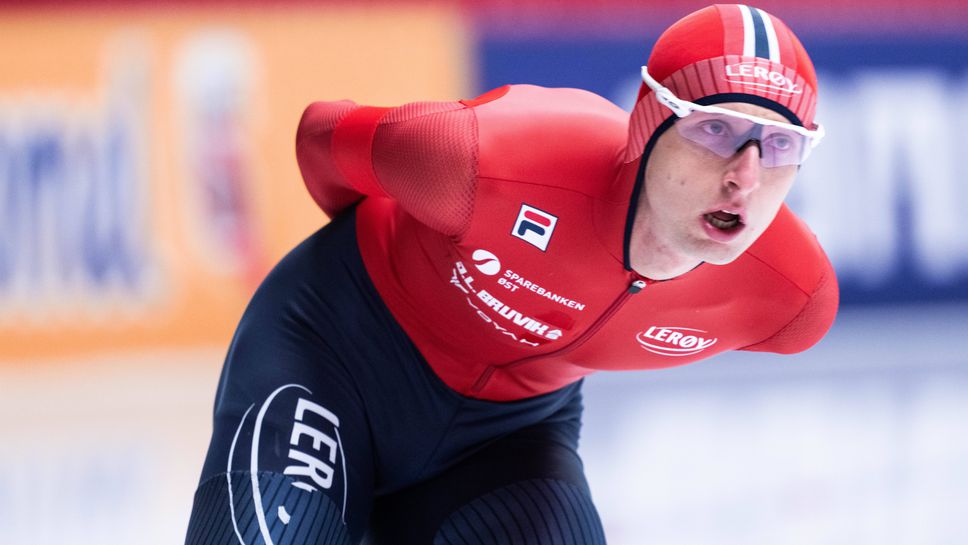 Норвежкият състезател по бързо пързаляне с кънки Сандер Ейтрем спечели