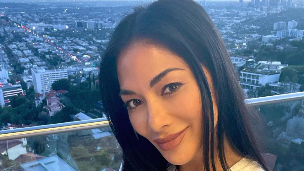 Бившата на Гришо пак впечатлява по бански