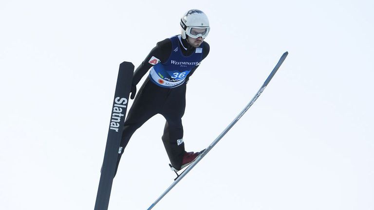 Българският състезател в ски скока Владимир Зографски не успя да