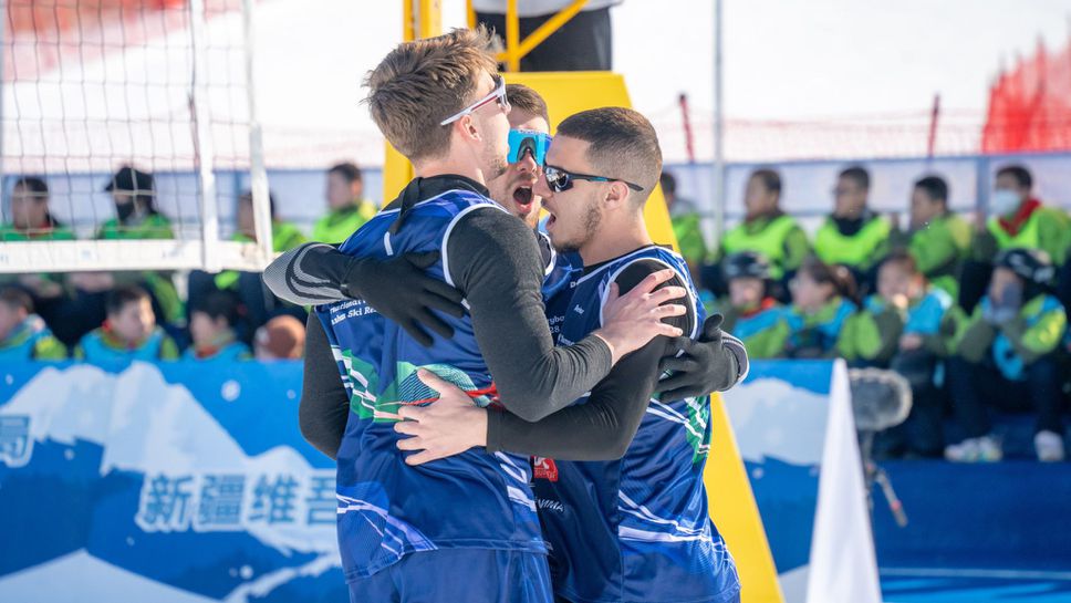 Националният отбор по снежен волейбол на полуфинал в Китай