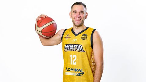 Миньор се раздели с гард