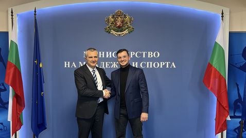 Министър Димитър Илиев се срещна с представители на Националния младежки форум