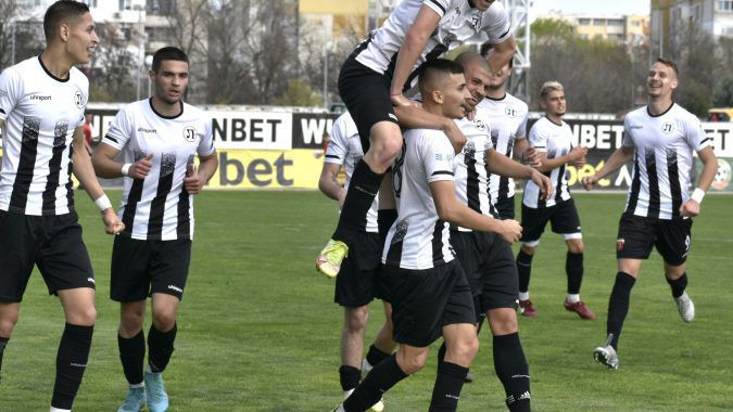 Локомотив II Пловдив надигра гостуващия му отбор на Карнобат с