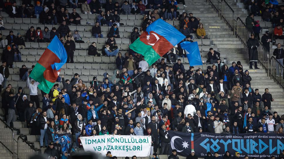 Фенове на Азербайджан подкрепят своите любимци