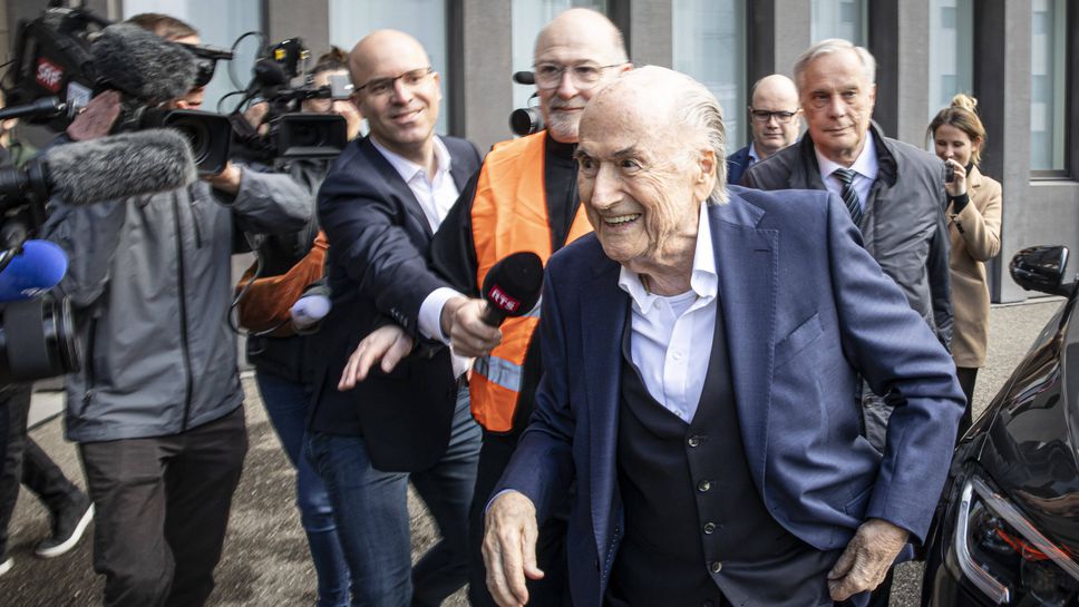 Бившият президент на ФИФА Сеп Блатер и великият френски футболист