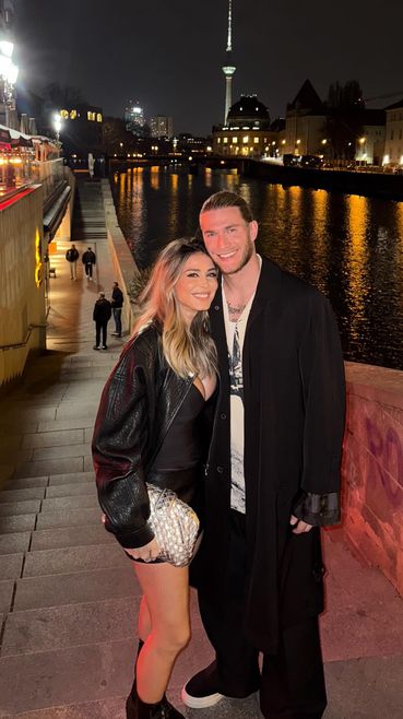 Спортна журналистка и вратар обявиха щастлива новина