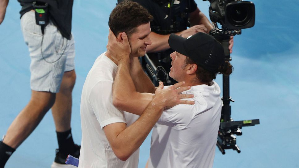 Хуркач се раздели с треньора си