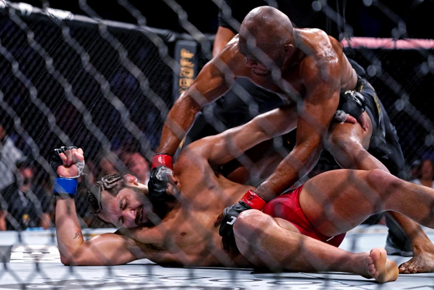 Триумфът на Камару Усман на UFC 261 🥊