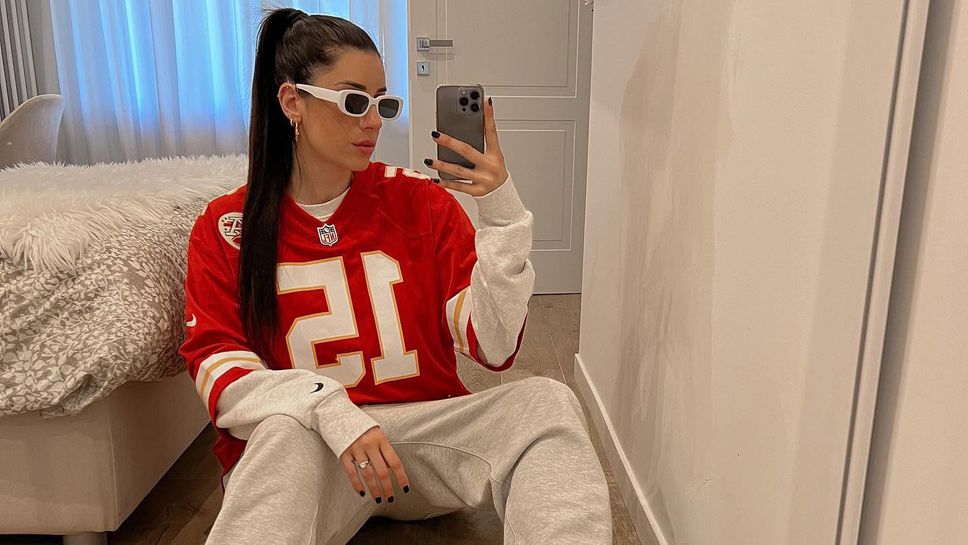 Изкусителна баскетболистка привлича погледите с разкрепостени кадри