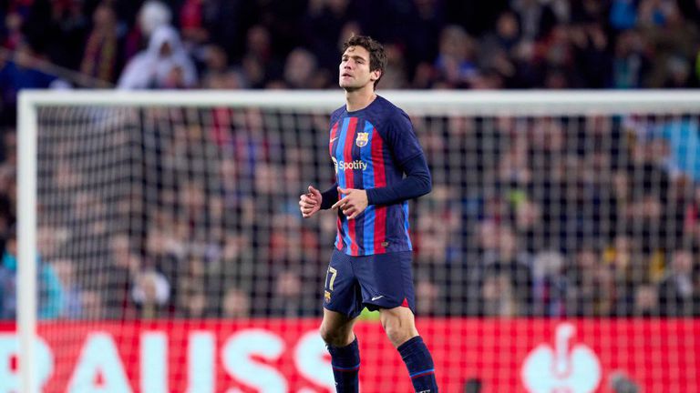 Защитникът на Барселона Маркос Алонсо се е съгласил да поднови