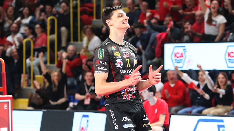 Супер Алекс Николов с 21 точки и MVP, Лубе на финал в Италия