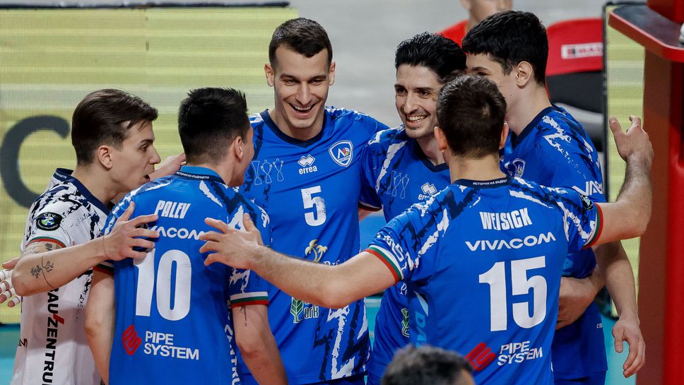 Левски е на успех от титлата след категорична победа над Нефтохимик в Бургас