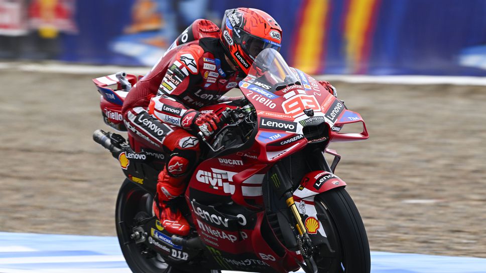 Марк Маркес триумфира в мократа квалификация на "Херес" за първи пол за сезона