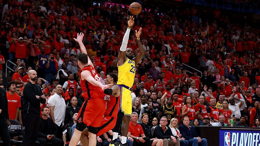 Леброн герой за Лейкърс с решаваща тройка, Бостън и Сан Антонио поведоха в сериите срещу Сиксърс и Портланд