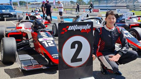 Мартин Стоянов дебютира с три подиума във Формула Къп