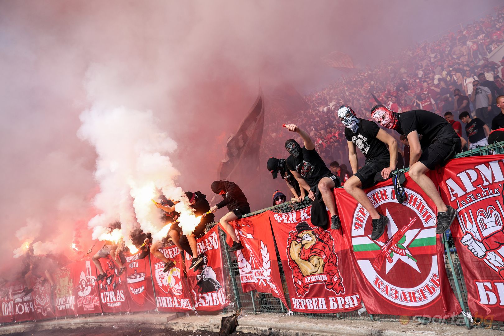 Фенове на дербито ЦСКА - Левски