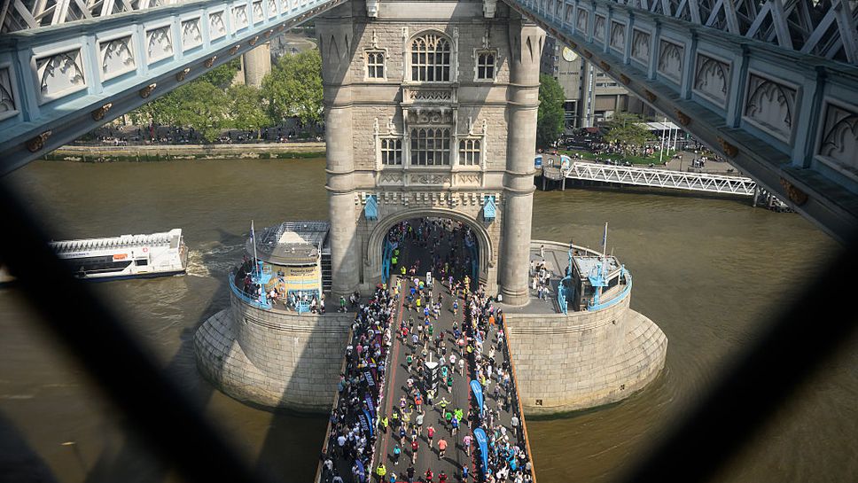 59 000 бегачи и 100 млн. паунда за благотворителност: Лондонският маратон е в разцвет