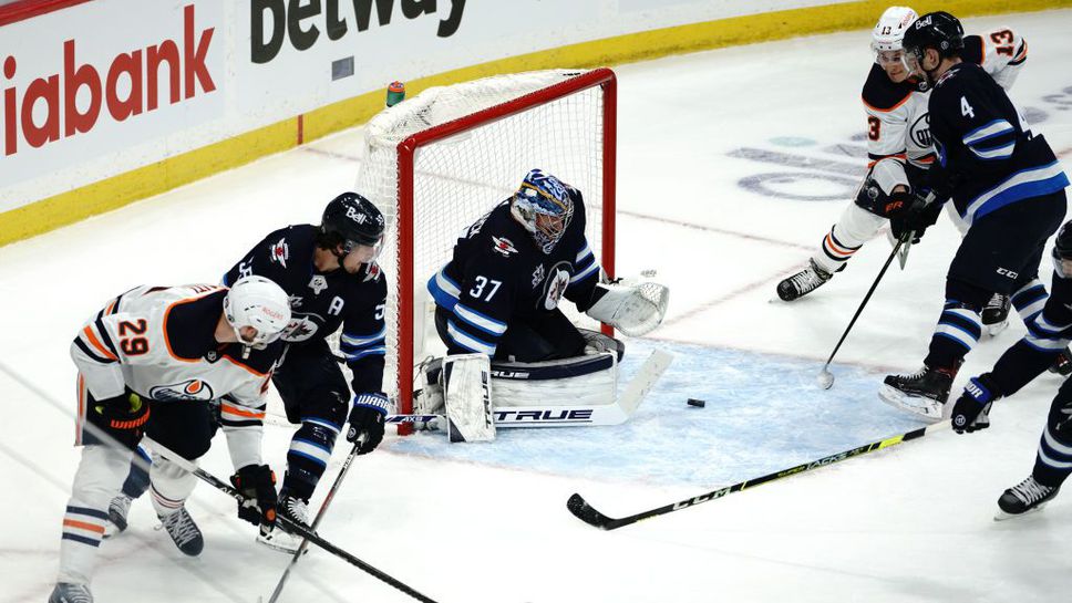 Уинипег елиминира Едмънтън с три продължения и чиста серия