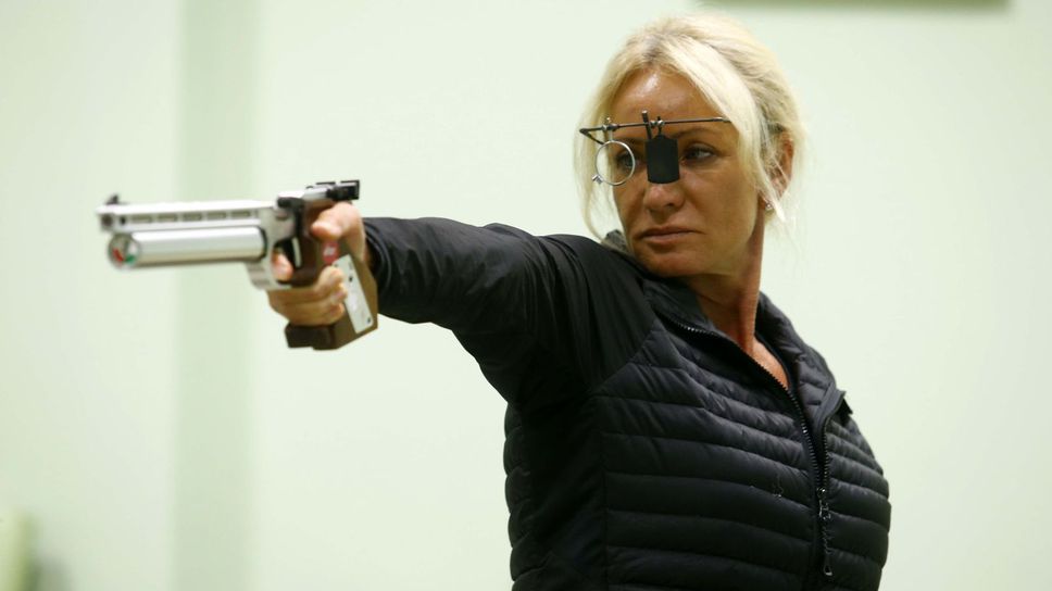 Българските стрелци в подножието на медалите в отборните състезания на 10 метра пистолет