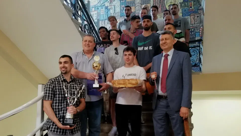 Баскетболистите на Академик Пд си показаха медалите 🥉