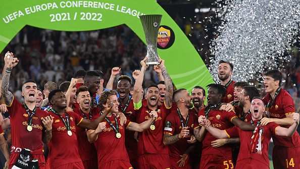 Играчите на Рома вдигнаха Купата на Лигата на конференциите