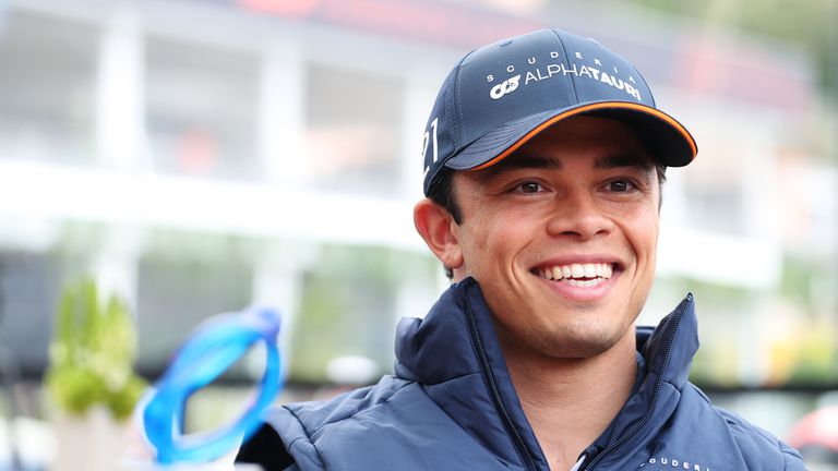 През последните седмица се появиха доста слухове че Ник де