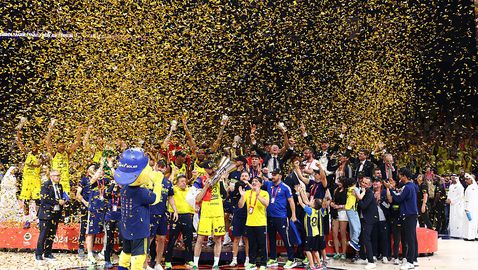 Фенербахче ликува с трофея в Евролигата, сълзи за Монако