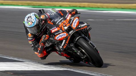 Бедзеки се възползва от проблемите на Куартараро, за да спечели първа победа с Априлия