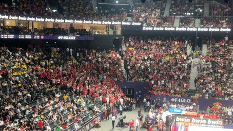 Феновете на Олимпиакос отново подлудиха Абу Даби