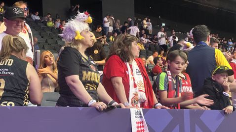 Атрактивни фенове на Монако събраха погледите в "Етихад Арена"