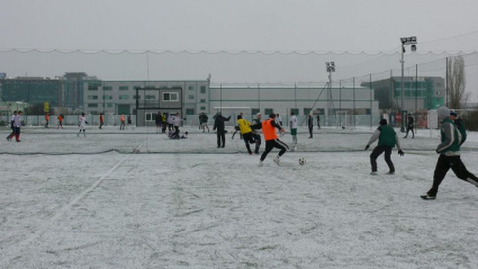Футболни битки на снега в турнира Фуутура'Къп