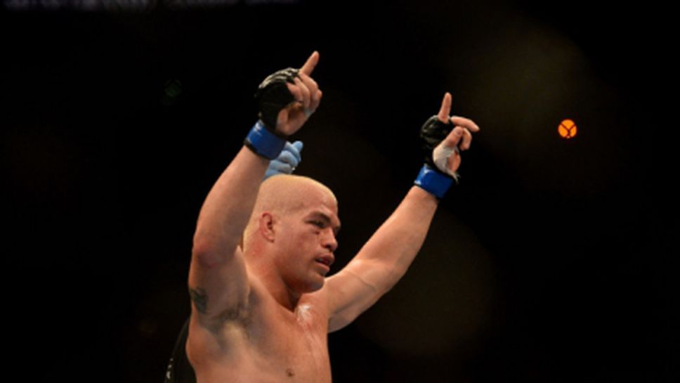 Пуснаха Тито Ортиз да се бие