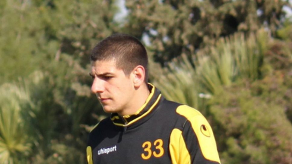 Вратар на Ботев отстранен от отбора, напуска лагера в Кипър