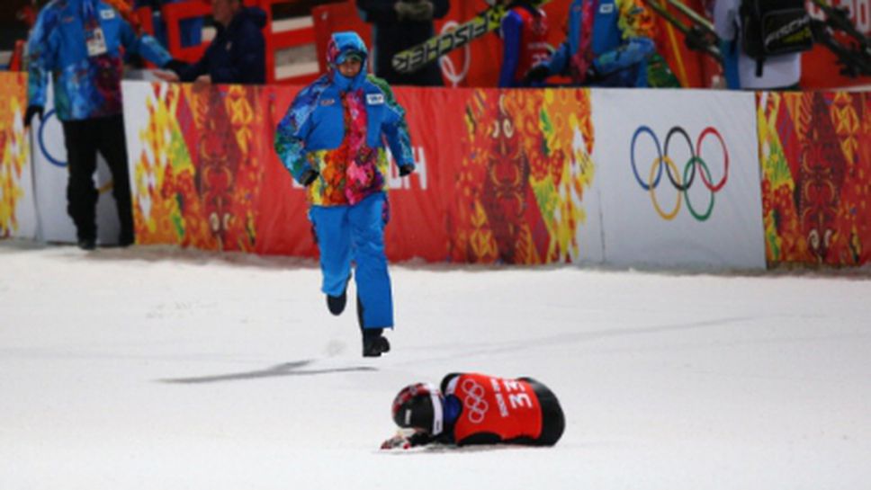 Норвежецът Андерс Якобсен падна по време на първите тренировъчни скокове