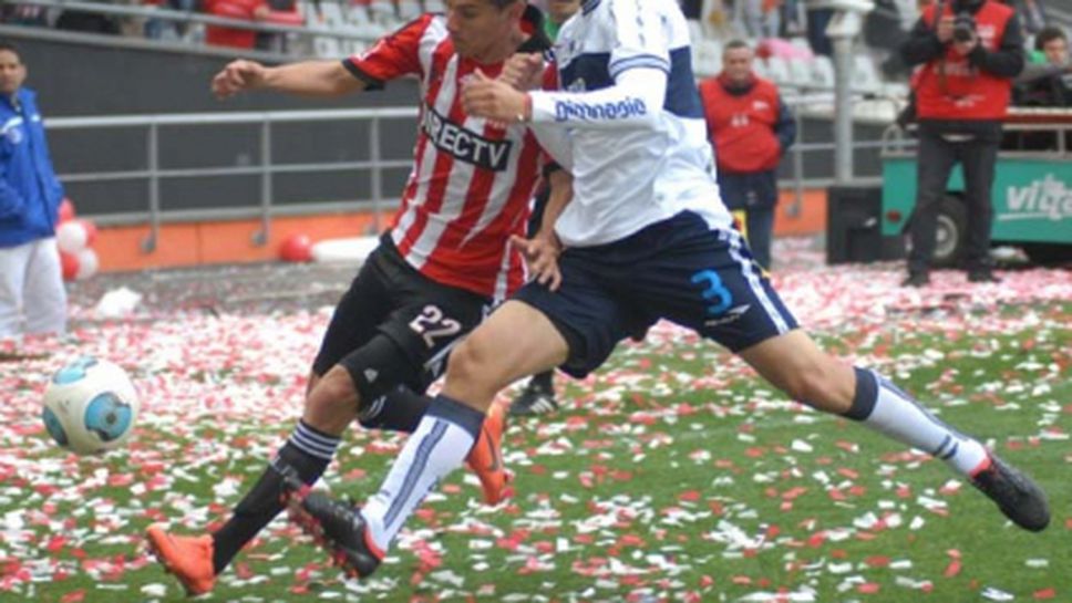 Сан Лоренсо започна защитата на титлата си с поражение