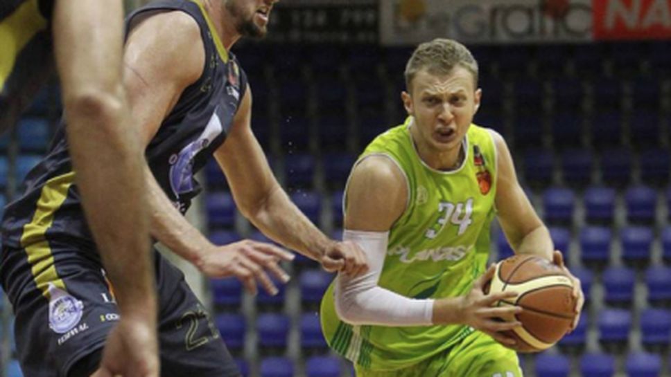 Дурчев със 17 точки при загуба на Навара