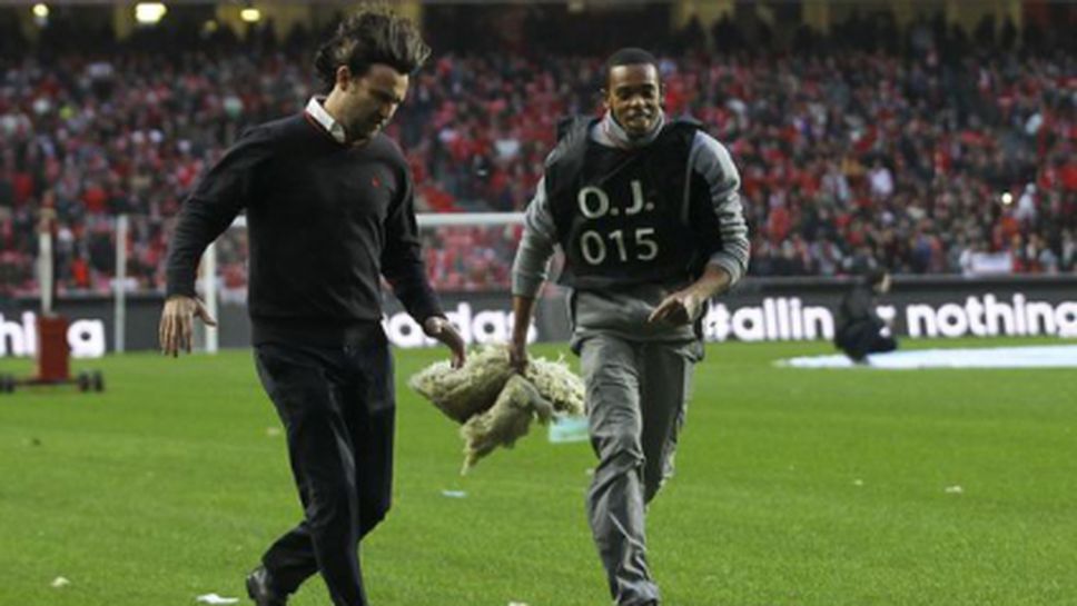 Силен вятър разруши част от козирката на стадион "Луш" и отложи дербито Бенфика - Спортинг