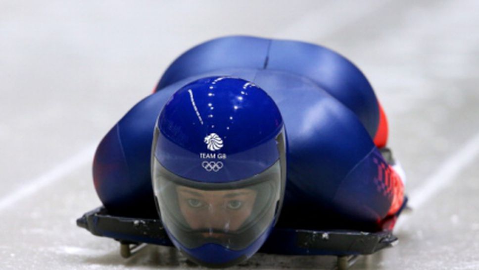 Елизабет Ярнълд води в скелетона