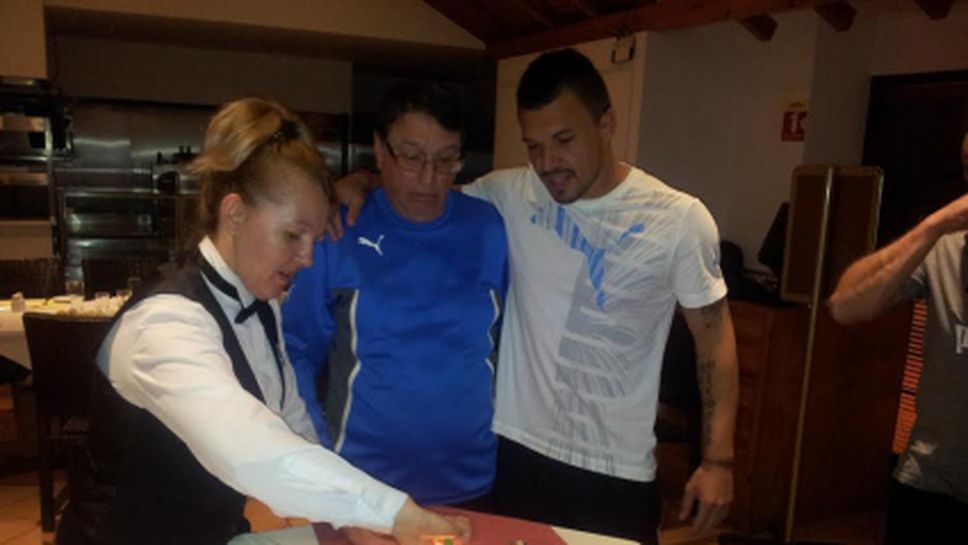 Зарадваха със специална торта рождениците Божинов и д-р Илиев в Кипър