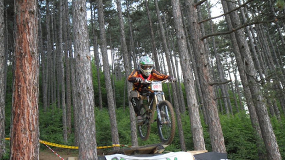 Синът на Нели Рангелова е победител в Winter Bike Duel в Пампорово