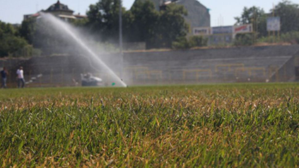 Човек на ФИФА инспектира терена на БФС в Правец