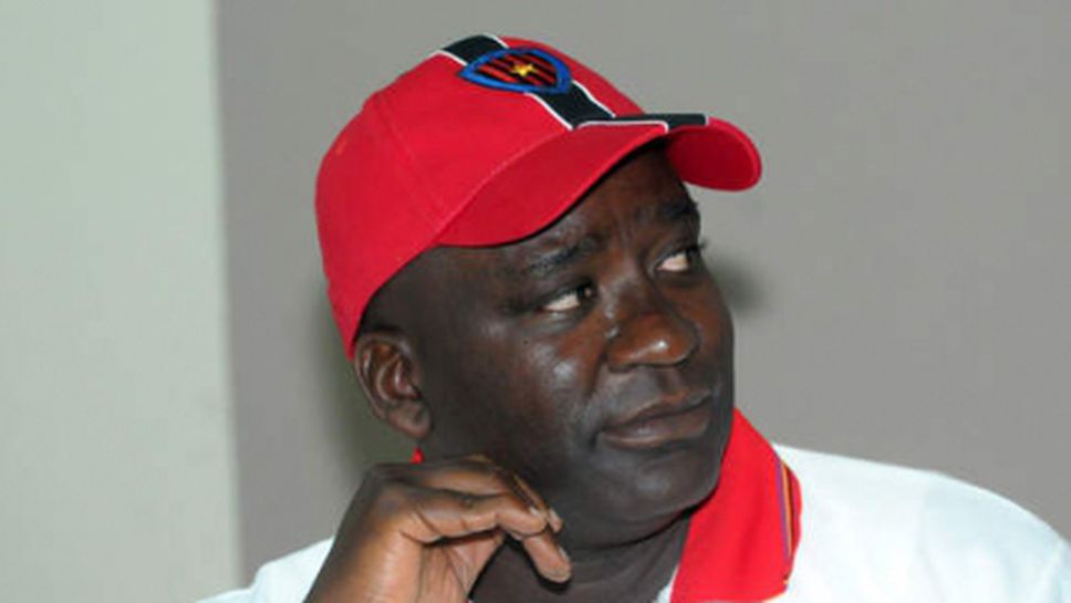 Местен специалист пое Ангола