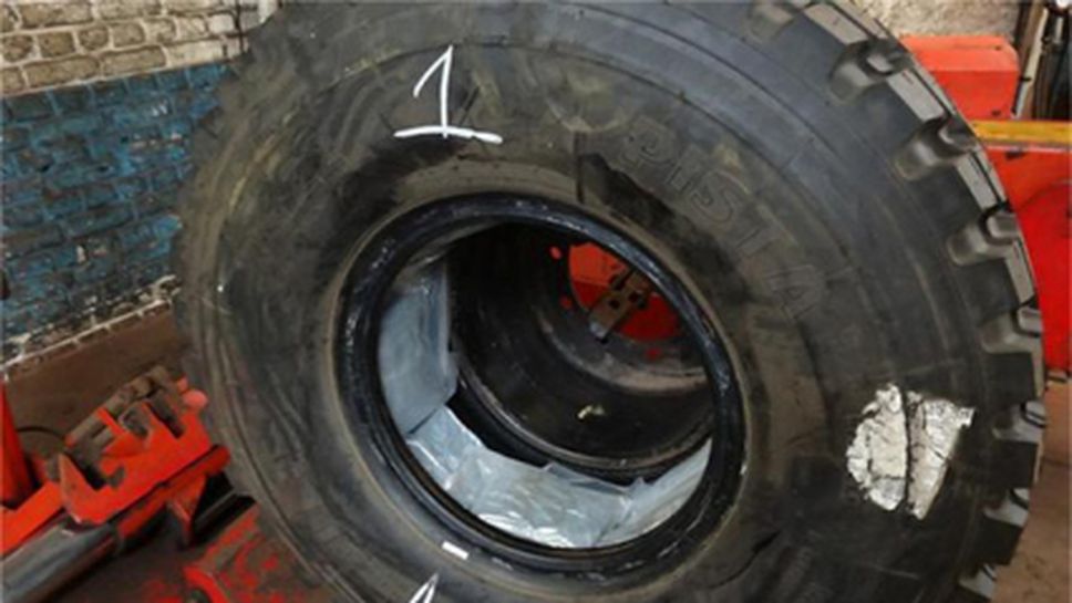 Заловиха 1,4 тона кокаин в гуми от рали "Дакар", българи замесени в трафика