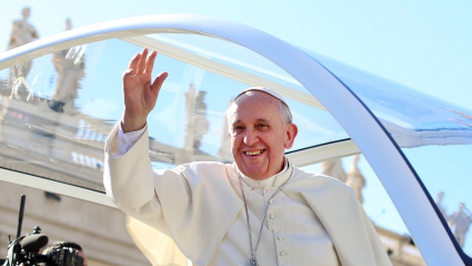 Папата се шегува, че може да подкрепя Бразилия на Мондиал 2014